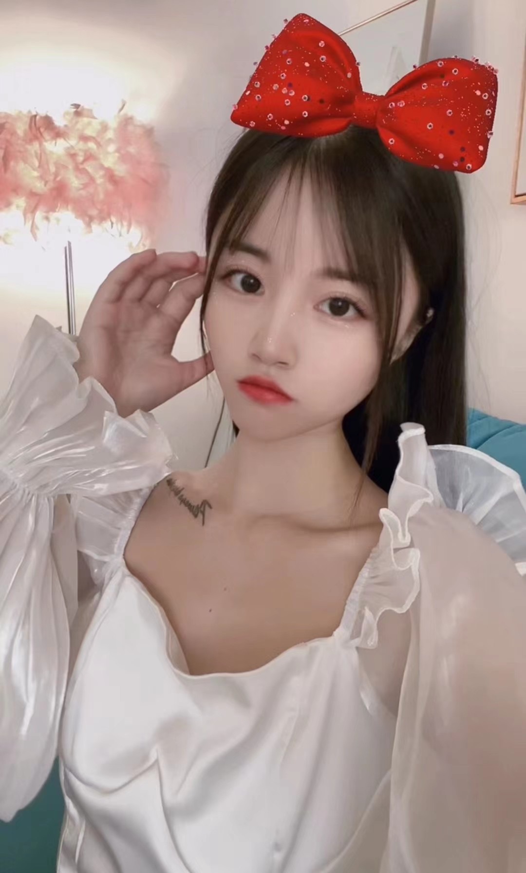 开奔驰的漂亮小姐姐